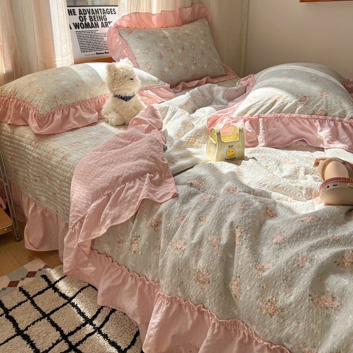 91家纺网 家纺一手货源 找家纺 梵希雅 2026新款床盖款花边夏被四件套 绿蔷薇