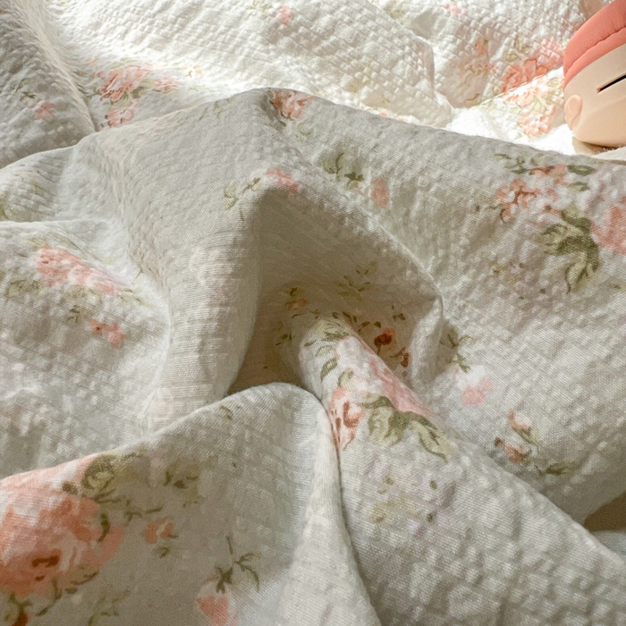 91家纺网 家纺一手货源 找家纺 梵希雅 2026新款床盖款花边夏被四件套 绿蔷薇