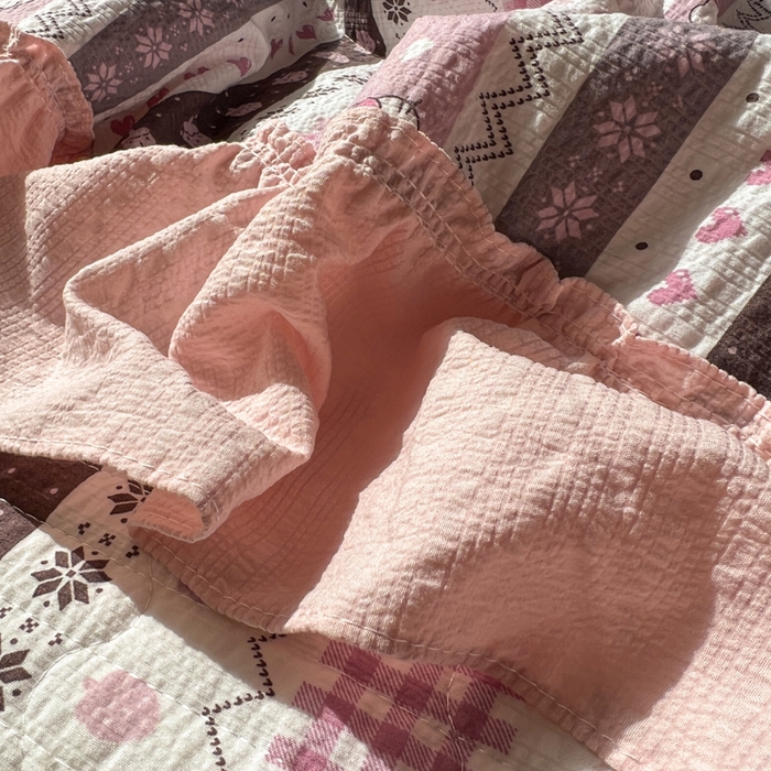 91家纺网 家纺一手货源 找家纺 梵希雅 2026新款床盖款花边夏被四件套 猫咪集