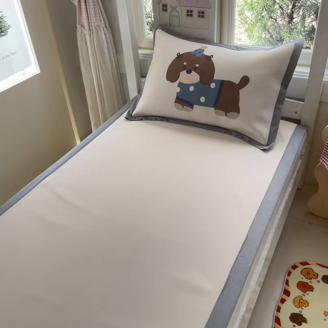 91家纺网 家纺一手货源 找家纺 川悦生活 2026新款凉豆豆大阪卡通学生床凉席席子凉席 咖啡小狗