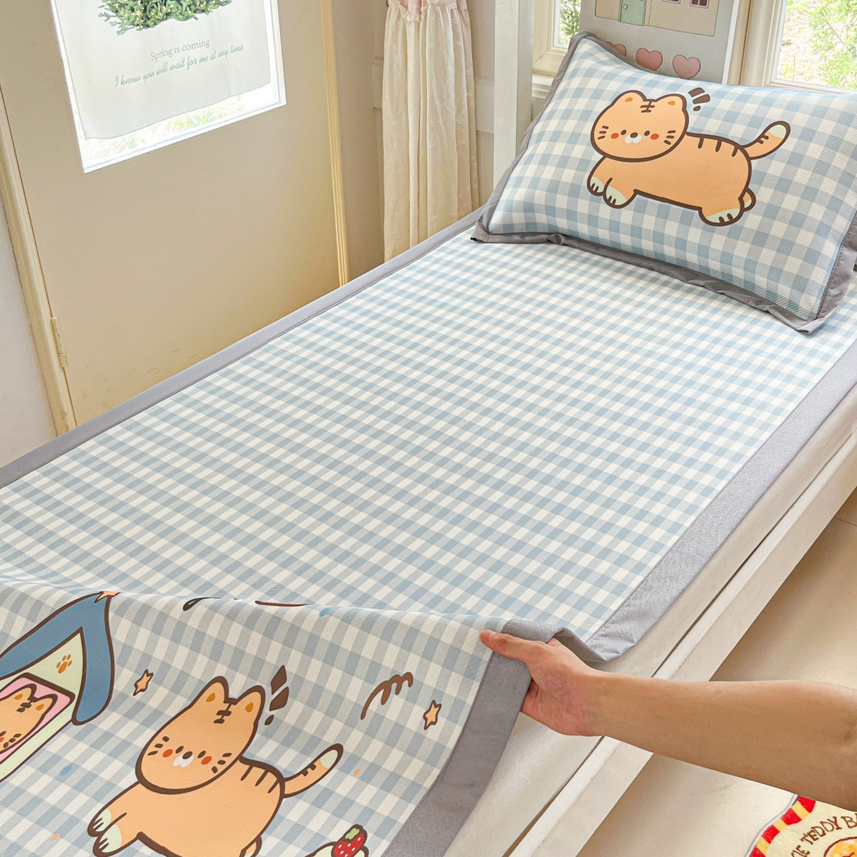 91家纺网 家纺一手货源 找家纺 川悦生活 2026新款凉豆豆大阪卡通学生床凉席席子凉席 萌萌小奶虎