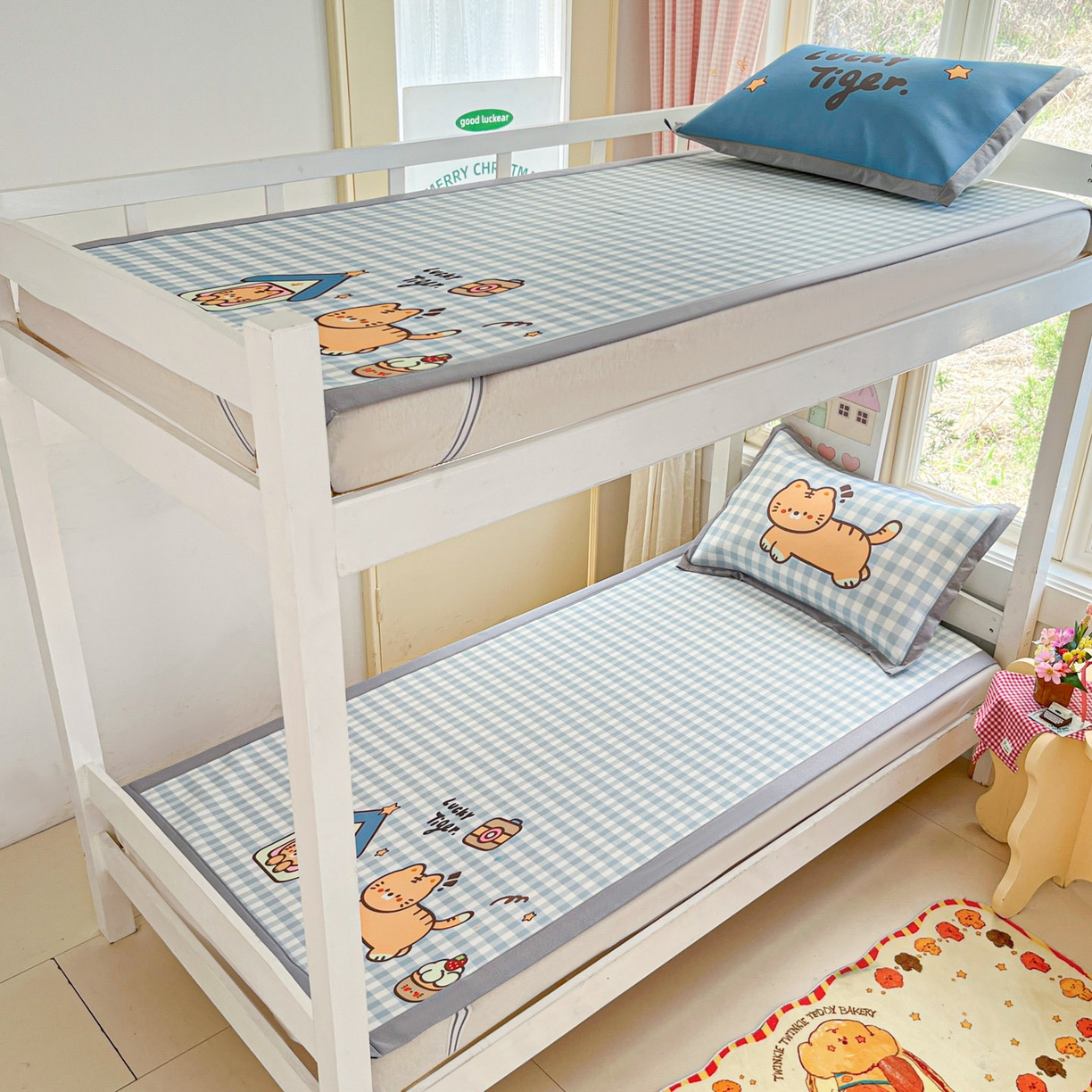 91家纺网 家纺一手货源 找家纺 川悦生活 2026新款凉豆豆大阪卡通学生床凉席席子凉席 萌萌小奶虎