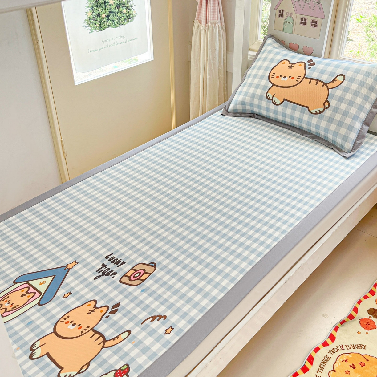 91家纺网 家纺一手货源 找家纺 川悦生活 2026新款凉豆豆大阪卡通学生床凉席席子凉席 萌萌小奶虎