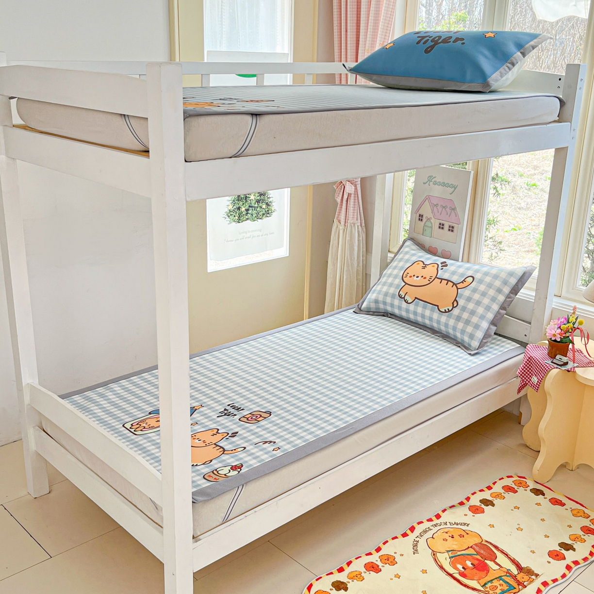 91家纺网 家纺一手货源 找家纺 川悦生活 2026新款凉豆豆大阪卡通学生床凉席席子凉席 萌萌小奶虎