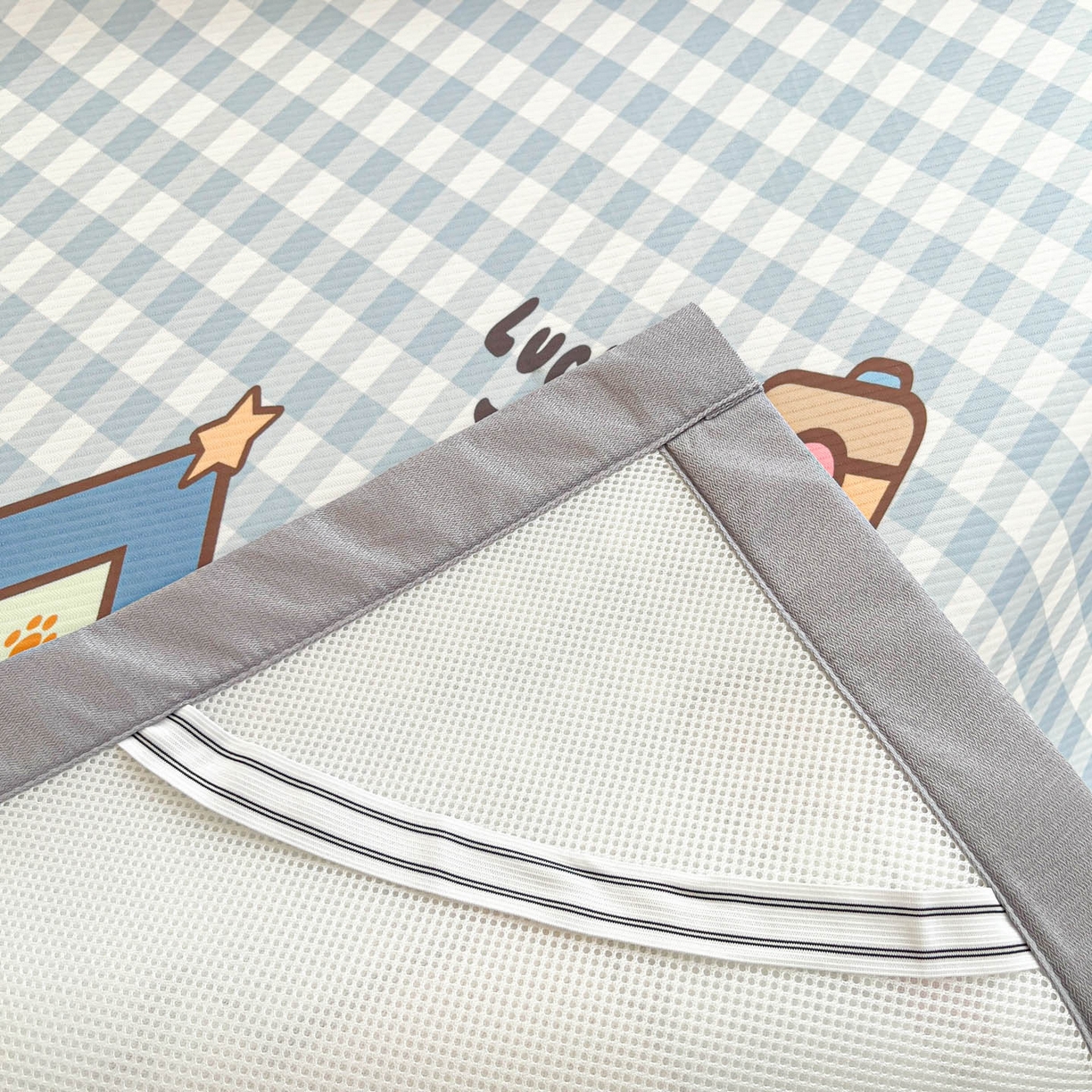 91家纺网 家纺一手货源 找家纺 川悦生活 2026新款凉豆豆大阪卡通学生床凉席席子凉席 萌萌小奶虎