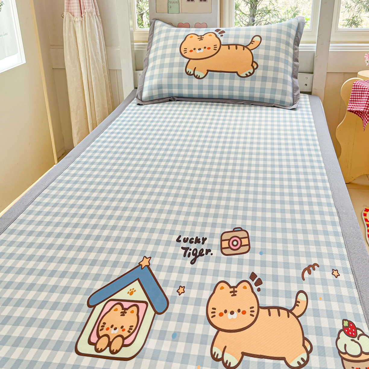 91家纺网 家纺一手货源 找家纺 川悦生活 2026新款凉豆豆大阪卡通学生床凉席席子凉席 萌萌小奶虎