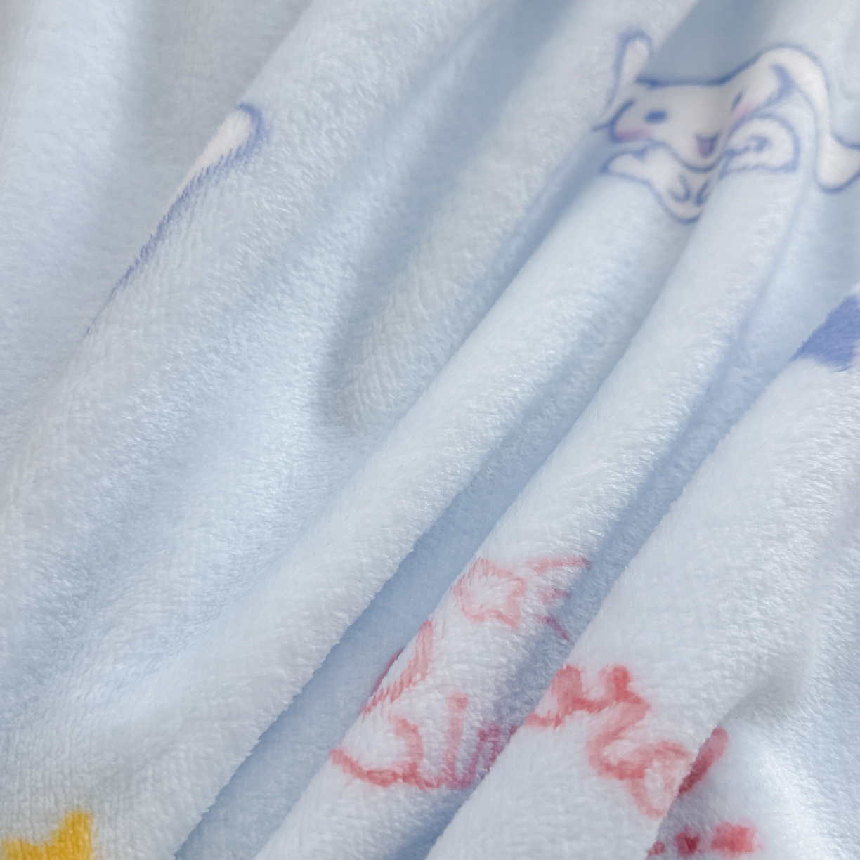 91家纺网 家纺一手货源 找家纺 博雅 2026新款三丽鸥小版牛奶绒盖毯午睡毯 小版-满版玉桂狗