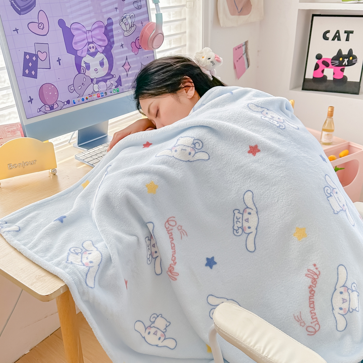 91家纺网 家纺一手货源 找家纺 博雅 2026新款三丽鸥小版牛奶绒盖毯午睡毯 小版-满版玉桂狗