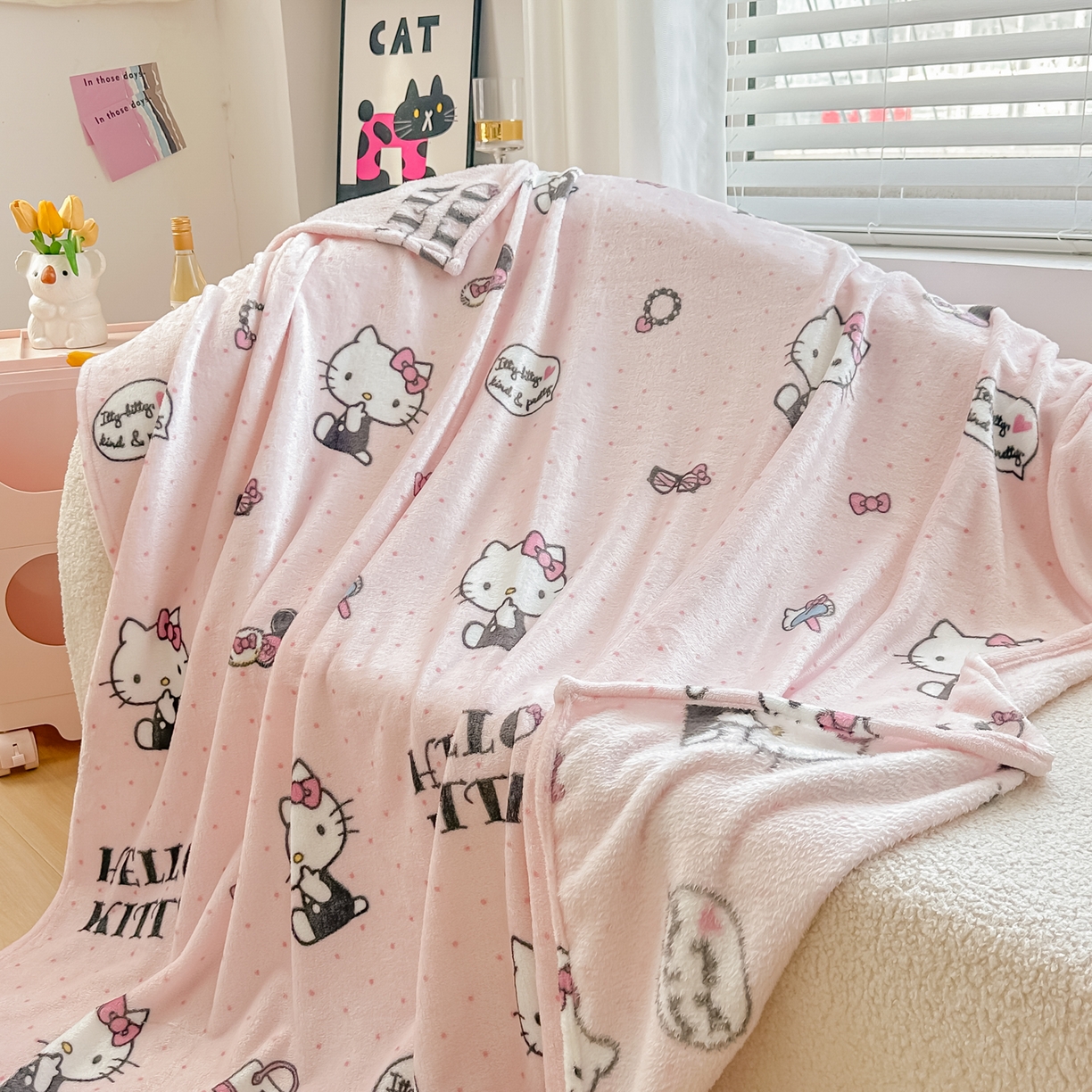 91家纺网 家纺一手货源 找家纺 博雅 2026新款三丽鸥小版牛奶绒盖毯午睡毯 小版-美妆KT猫