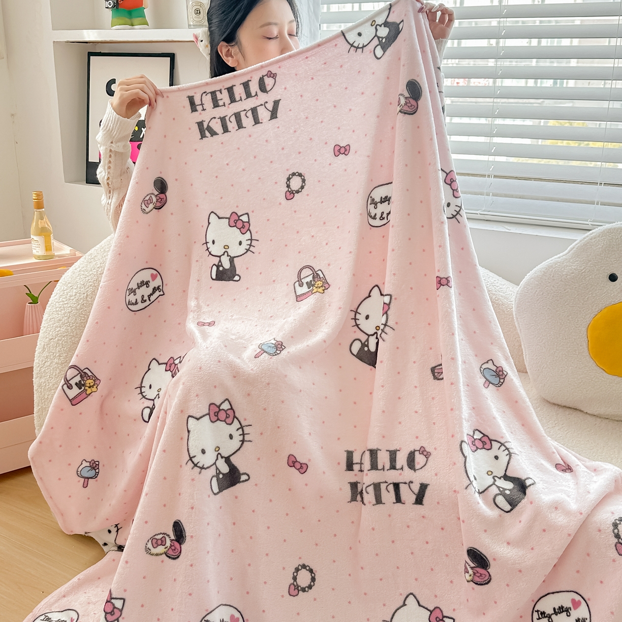 91家纺网 家纺一手货源 找家纺 博雅 2026新款三丽鸥小版牛奶绒盖毯午睡毯 小版-美妆KT猫