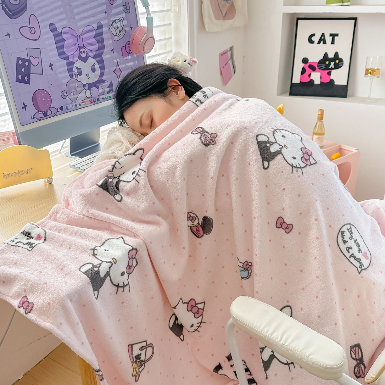 91家纺网 家纺一手货源 找家纺 博雅 2026新款三丽鸥小版牛奶绒盖毯午睡毯 小版-美妆KT猫