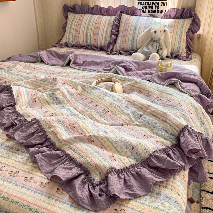 91家纺网 家纺一手货源 找家纺 梵希雅 2026新款床盖款花边夏被四件套 甜心木马卷