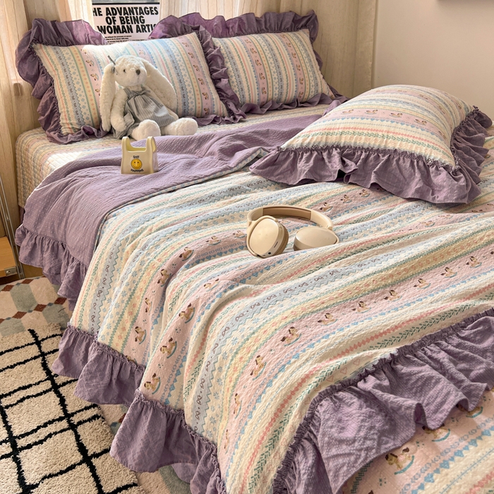 91家纺网 家纺一手货源 找家纺 梵希雅 2026新款床盖款花边夏被四件套 甜心木马卷