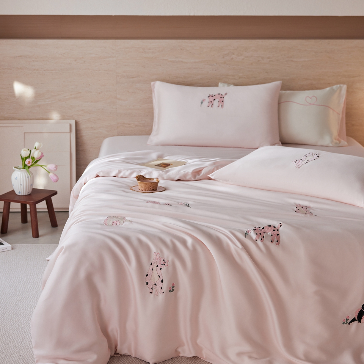 91家纺网 家纺一手货源 找家纺 （总）风向标家纺 2026新款兰精天丝绣花四件套-萌宠系列