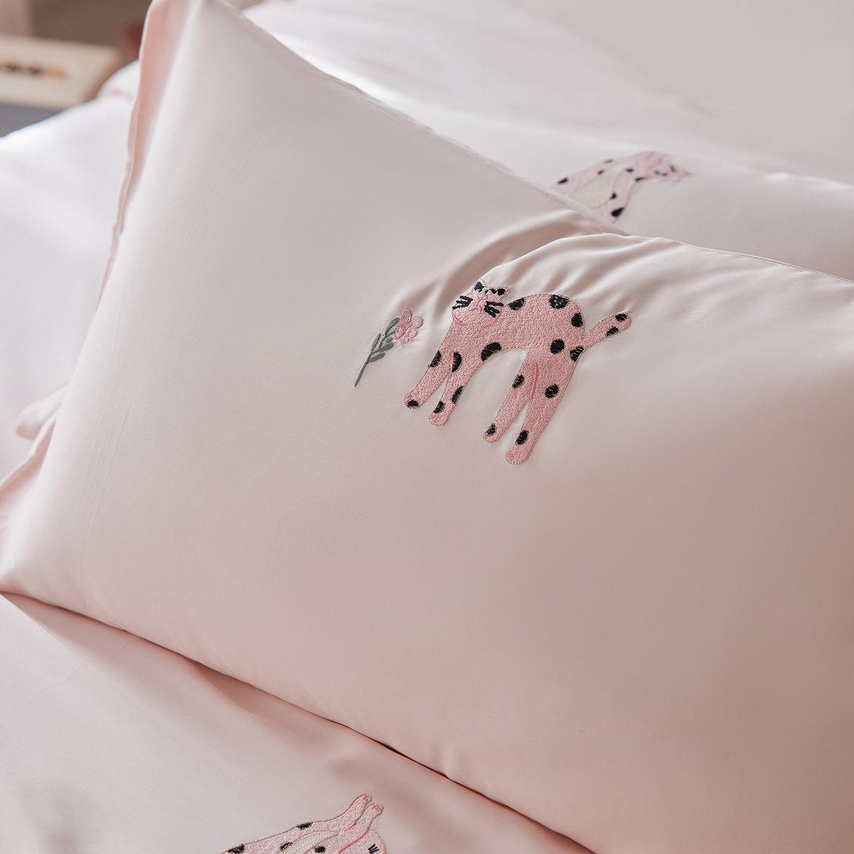 91家纺网 家纺一手货源 找家纺 （总）风向标家纺 2026新款兰精天丝绣花四件套-萌宠系列