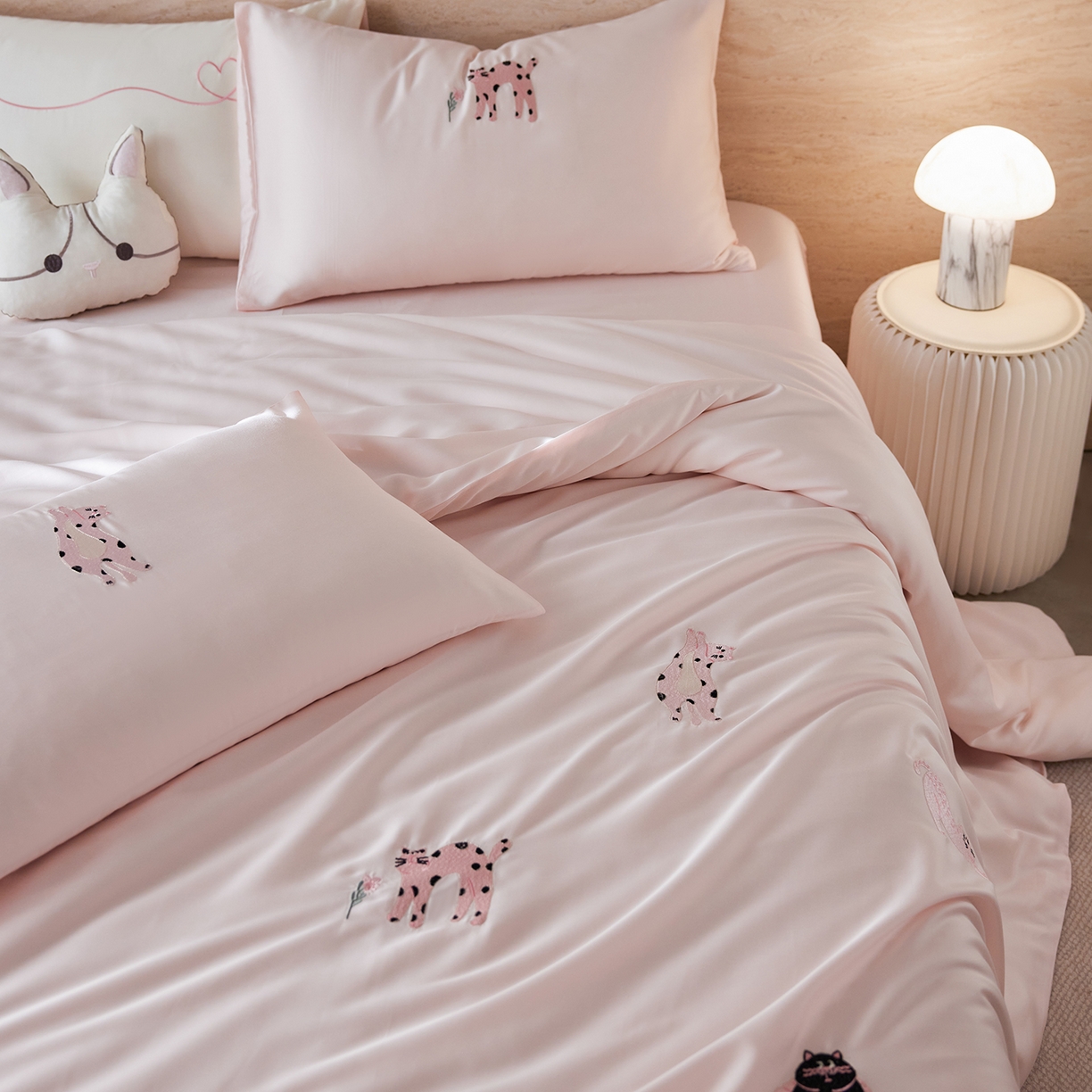 91家纺网 家纺一手货源 找家纺 （总）风向标家纺 2026新款兰精天丝绣花四件套-萌宠系列