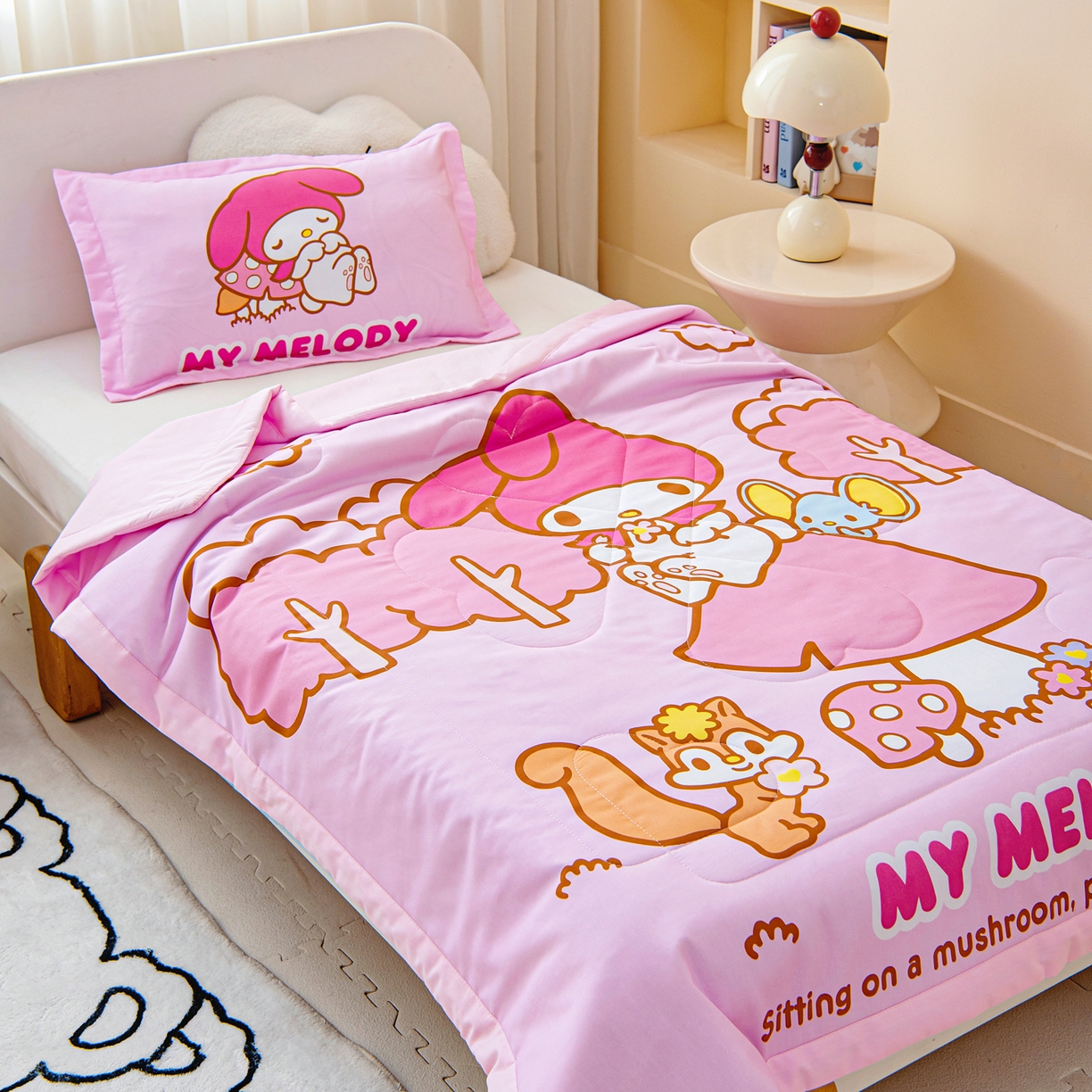 91家纺网 家纺一手货源 找家纺 乐秀家纺 2026新款三丽鸥大版全棉幼儿园空调被纯棉儿童夏凉被 蘑菇美乐蒂