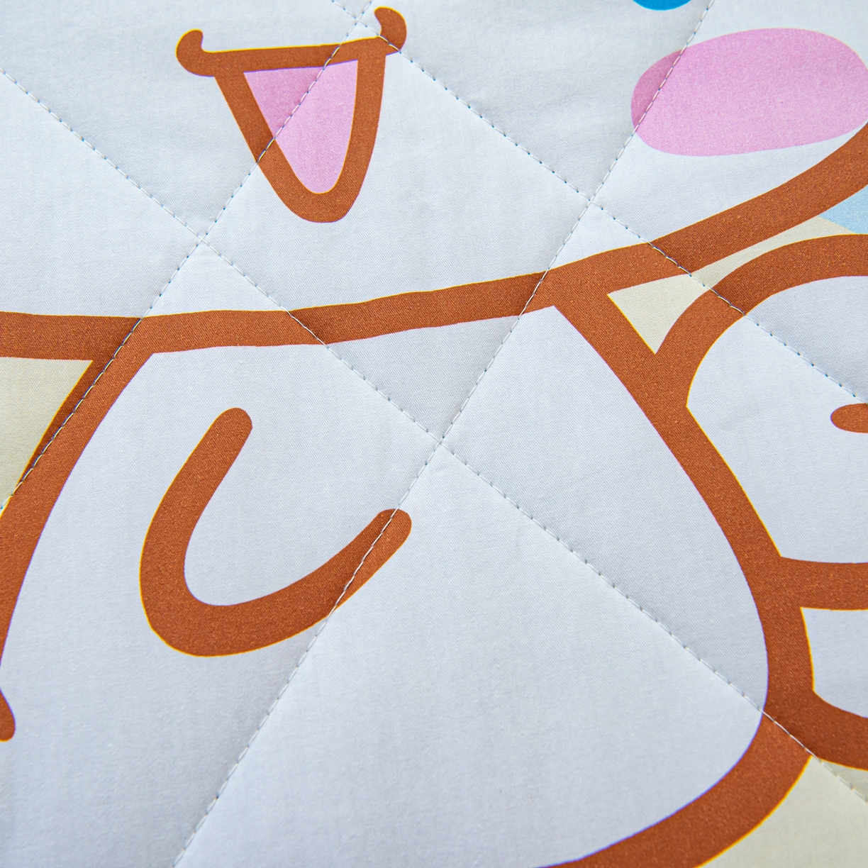 91家纺网 家纺一手货源 找家纺 乐秀家纺 2026新款三丽鸥大版全棉幼儿园空调被纯棉儿童夏凉被 糖果KT