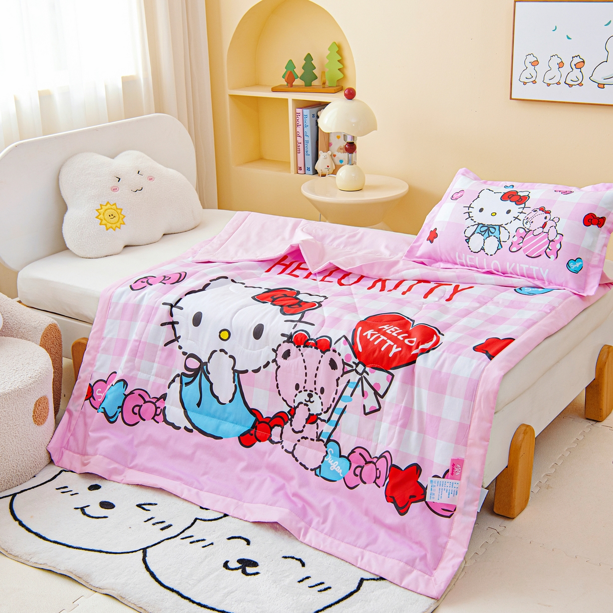 91家纺网 家纺一手货源 找家纺 乐秀家纺 2026新款三丽鸥大版全棉幼儿园空调被纯棉儿童夏凉被 糖果KT