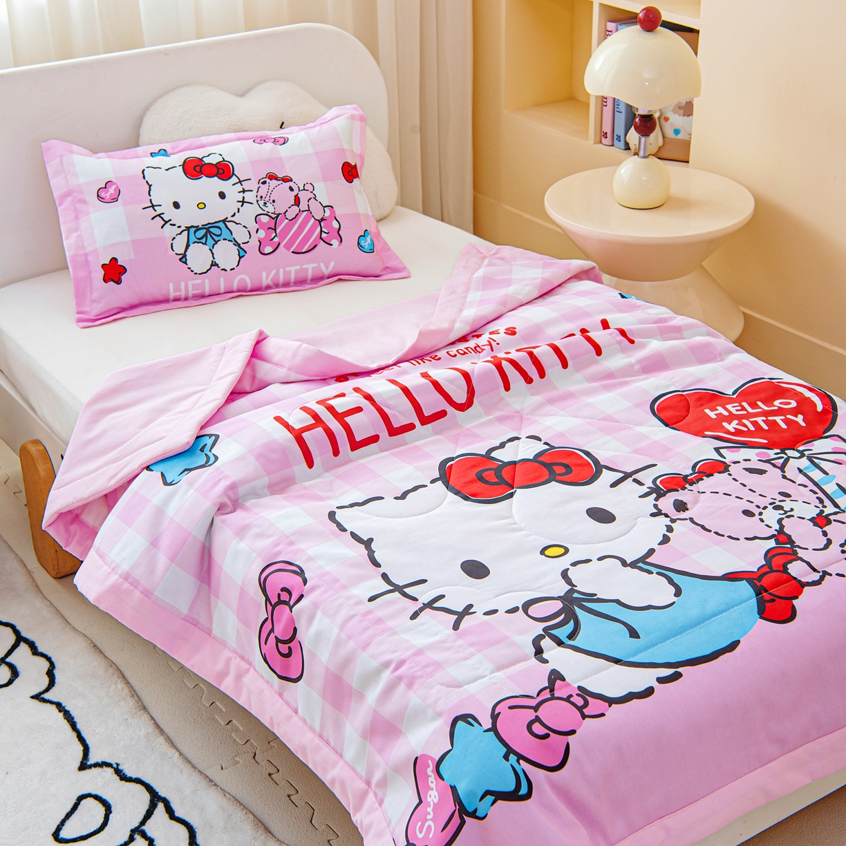 91家纺网 家纺一手货源 找家纺 乐秀家纺 2026新款三丽鸥大版全棉幼儿园空调被纯棉儿童夏凉被 糖果KT