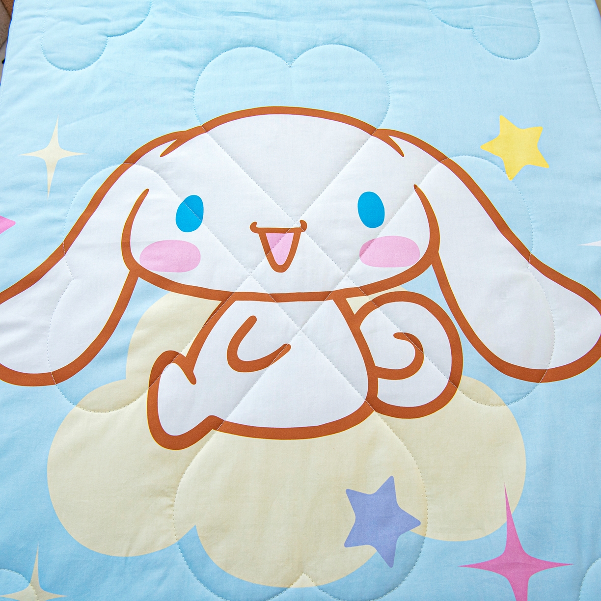 91家纺网 家纺一手货源 找家纺 乐秀家纺 2026新款三丽鸥大版全棉幼儿园空调被纯棉儿童夏凉被 星星玉桂狗