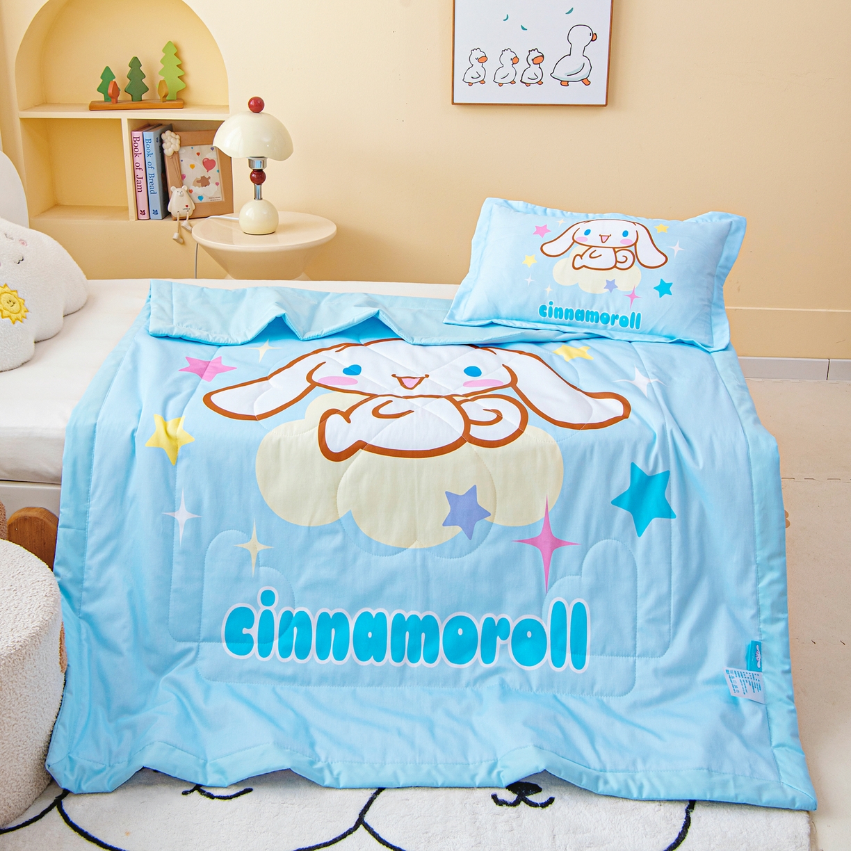 91家纺网 家纺一手货源 找家纺 乐秀家纺 2026新款三丽鸥大版全棉幼儿园空调被纯棉儿童夏凉被 星星玉桂狗