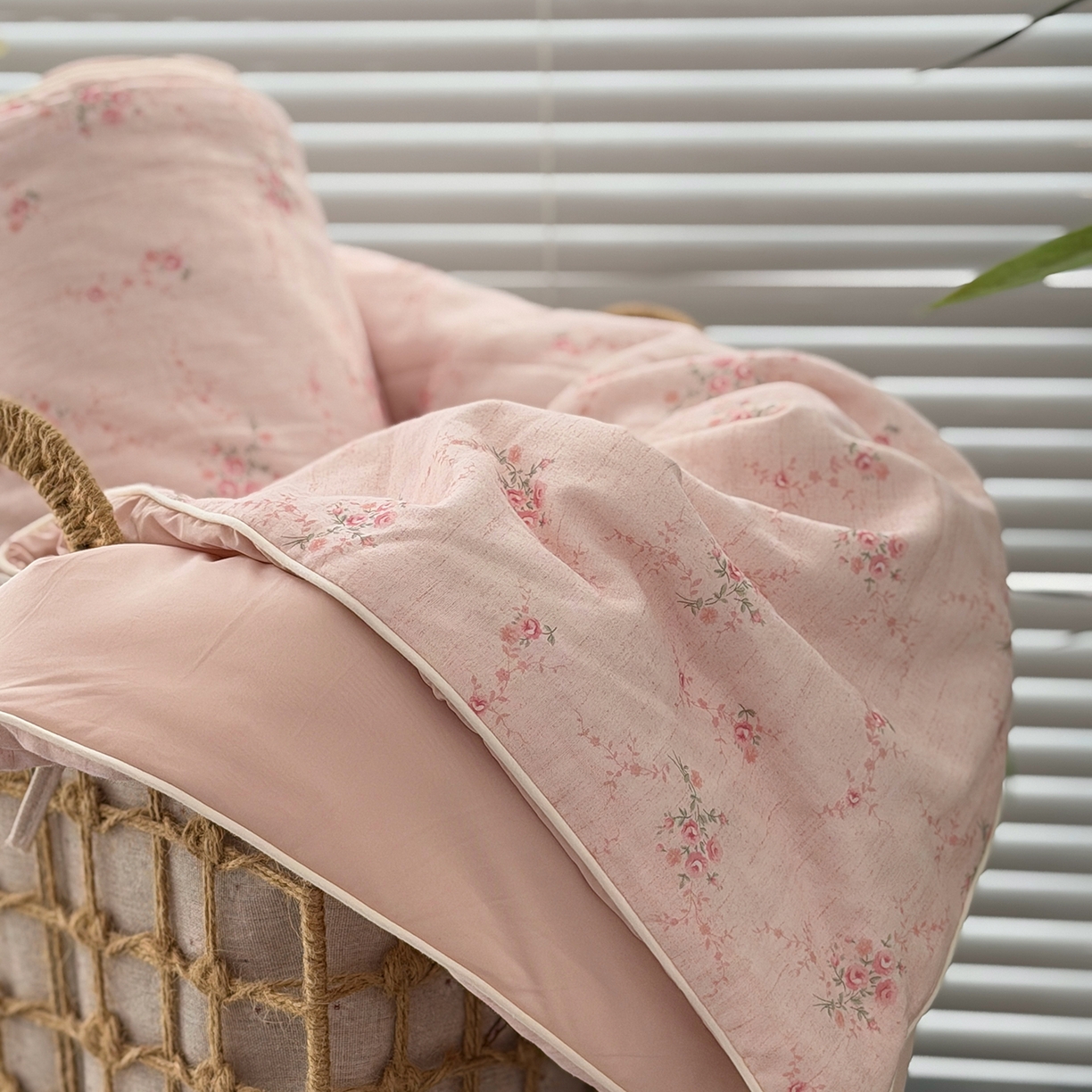 91家纺网 家纺一手货源 找家纺 佰织鑫家居 2026新款全棉双层纱锦氨凉感夏凉被空调被 初夏