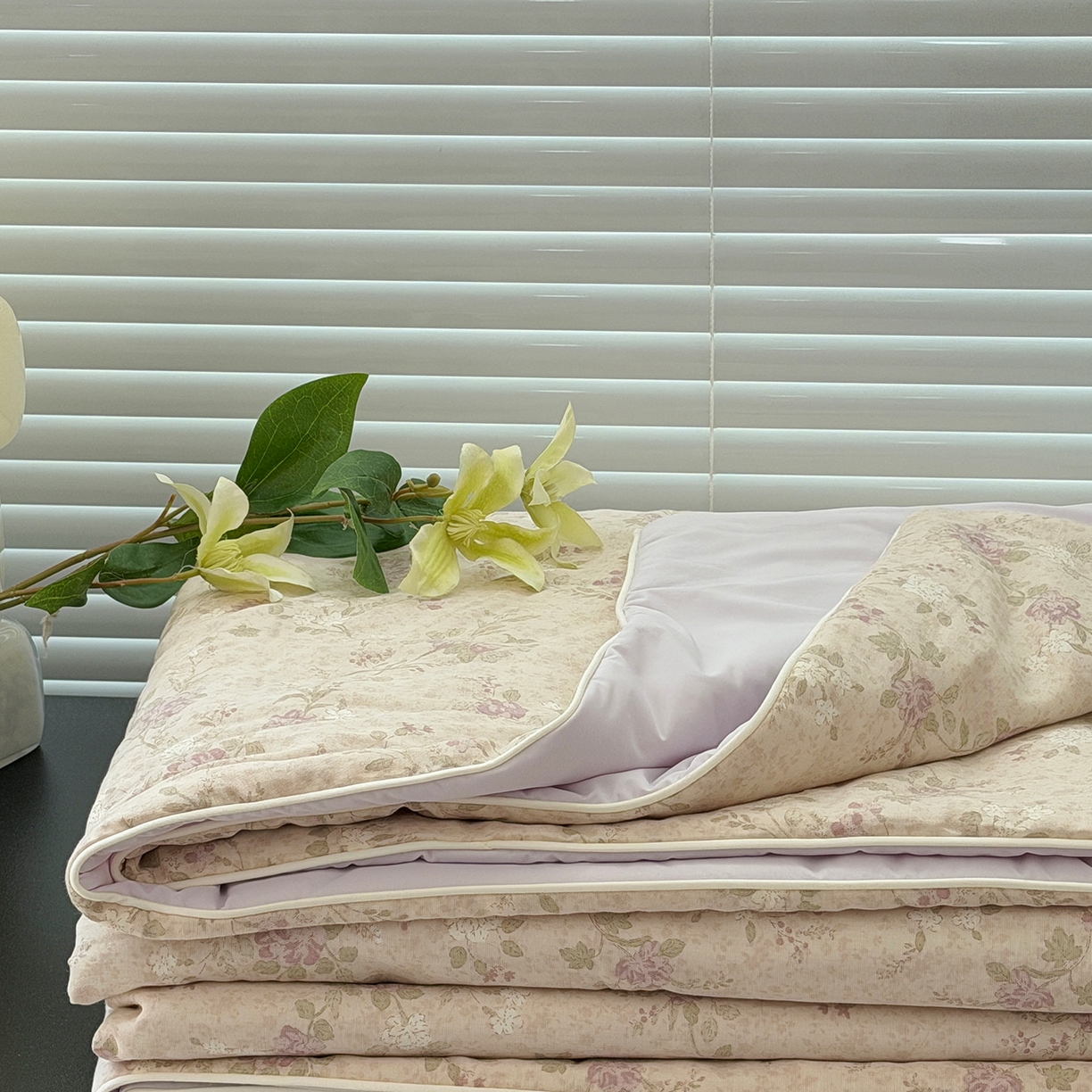 91家纺网 家纺一手货源 找家纺 佰织鑫家居 2026新款全棉双层纱锦氨凉感夏凉被空调被 晚香