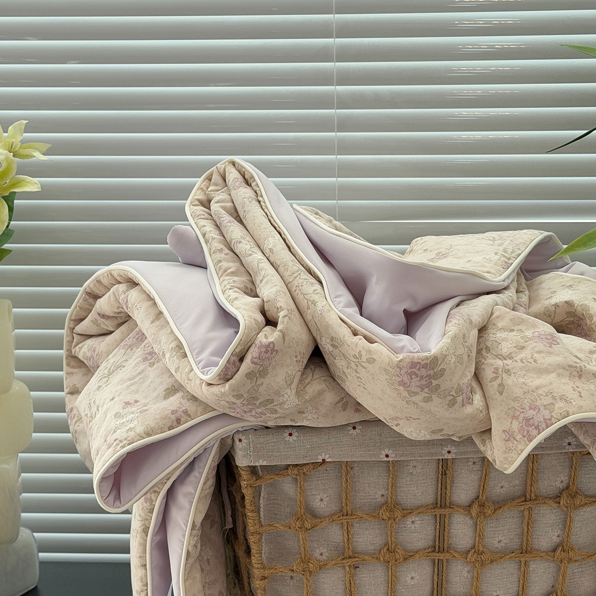 91家纺网 家纺一手货源 找家纺 佰织鑫家居 2026新款全棉双层纱锦氨凉感夏凉被空调被 晚香