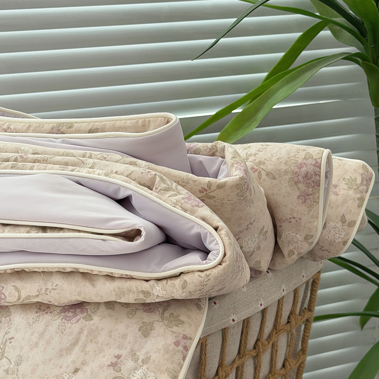 91家纺网 家纺一手货源 找家纺 佰织鑫家居 2026新款全棉双层纱锦氨凉感夏凉被空调被 晚香