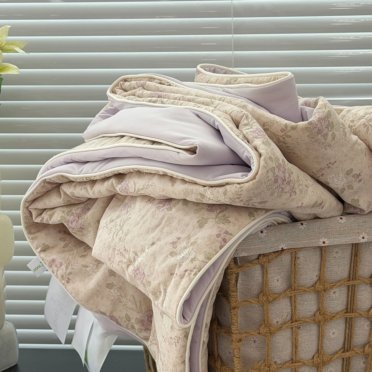 91家纺网 家纺一手货源 找家纺 佰织鑫家居 2026新款全棉双层纱锦氨凉感夏凉被空调被 晚香