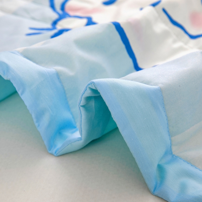 91家纺网 家纺一手货源 找家纺 乐秀家纺 2026新款三丽鸥大版全棉幼儿园空调被纯棉儿童夏凉被 快乐玉桂狗