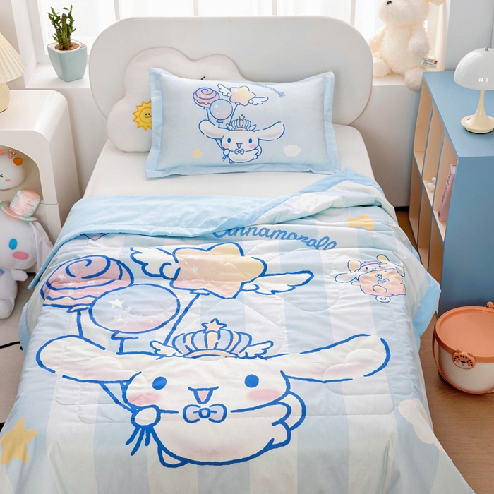 91家纺网 家纺一手货源 找家纺 乐秀家纺 2026新款三丽鸥大版全棉幼儿园空调被纯棉儿童夏凉被 快乐玉桂狗