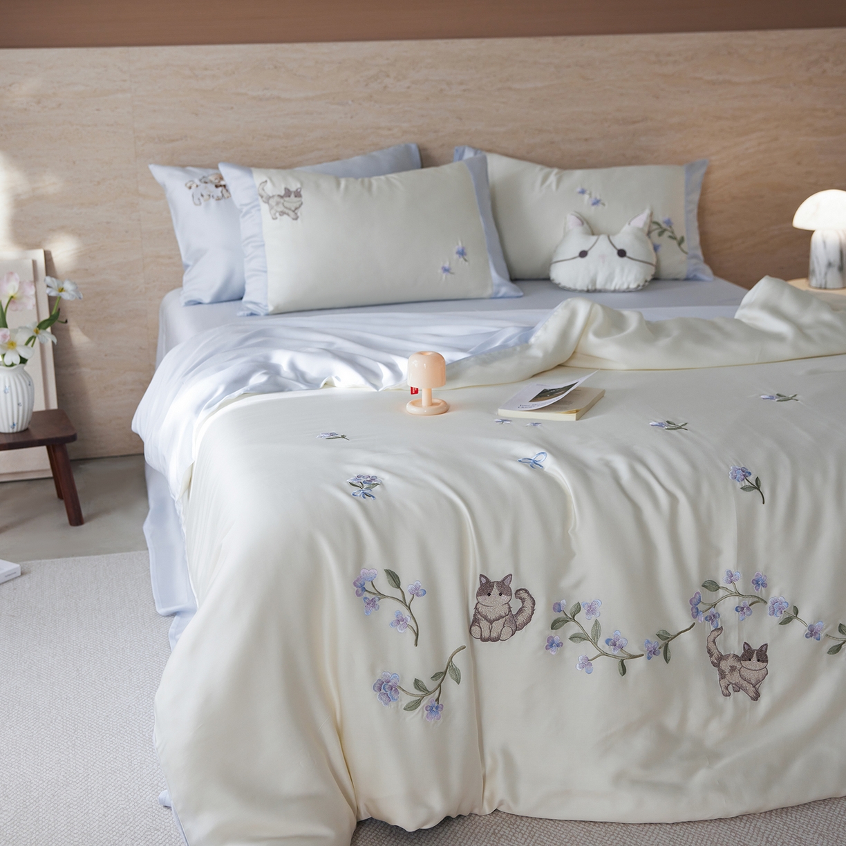 91家纺网 家纺一手货源 找家纺 风向标家纺 2026新款兰精天丝绣花四件套-萌宠系列 花径猫踪