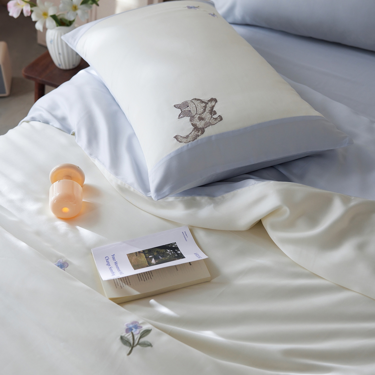 91家纺网 家纺一手货源 找家纺 风向标家纺 2026新款兰精天丝绣花四件套-萌宠系列 花径猫踪