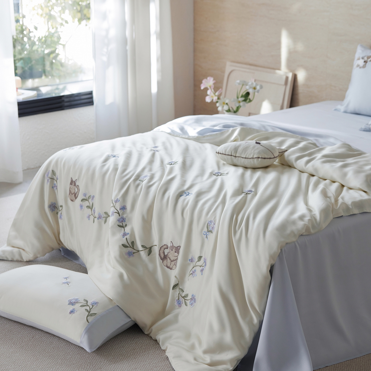 91家纺网 家纺一手货源 找家纺 风向标家纺 2026新款兰精天丝绣花四件套-萌宠系列 花径猫踪