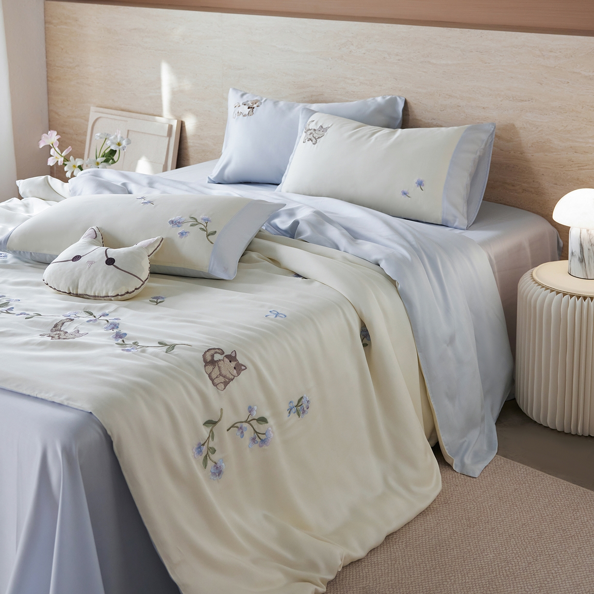 91家纺网 家纺一手货源 找家纺 风向标家纺 2026新款兰精天丝绣花四件套-萌宠系列 花径猫踪