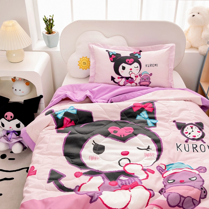 91家纺网 家纺一手货源 找家纺 乐秀家纺 2026新款三丽鸥大版全棉幼儿园空调被纯棉儿童夏凉被 时光库洛米