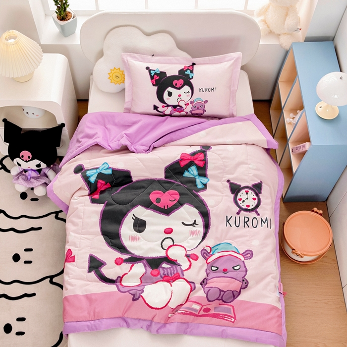 91家纺网 家纺一手货源 找家纺 乐秀家纺 2026新款三丽鸥大版全棉幼儿园空调被纯棉儿童夏凉被 时光库洛米