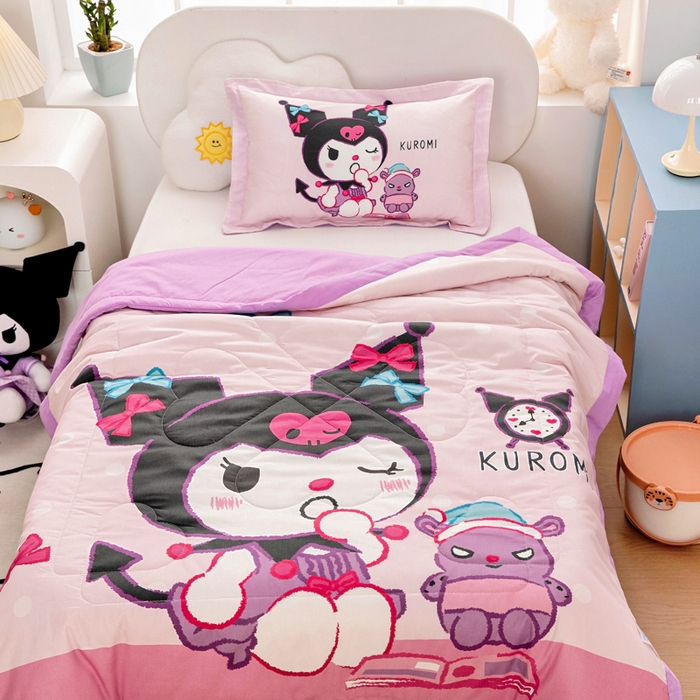 91家纺网 家纺一手货源 找家纺 乐秀家纺 2026新款三丽鸥大版全棉幼儿园空调被纯棉儿童夏凉被 时光库洛米