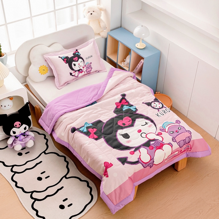 91家纺网 家纺一手货源 找家纺 乐秀家纺 2026新款三丽鸥大版全棉幼儿园空调被纯棉儿童夏凉被 时光库洛米