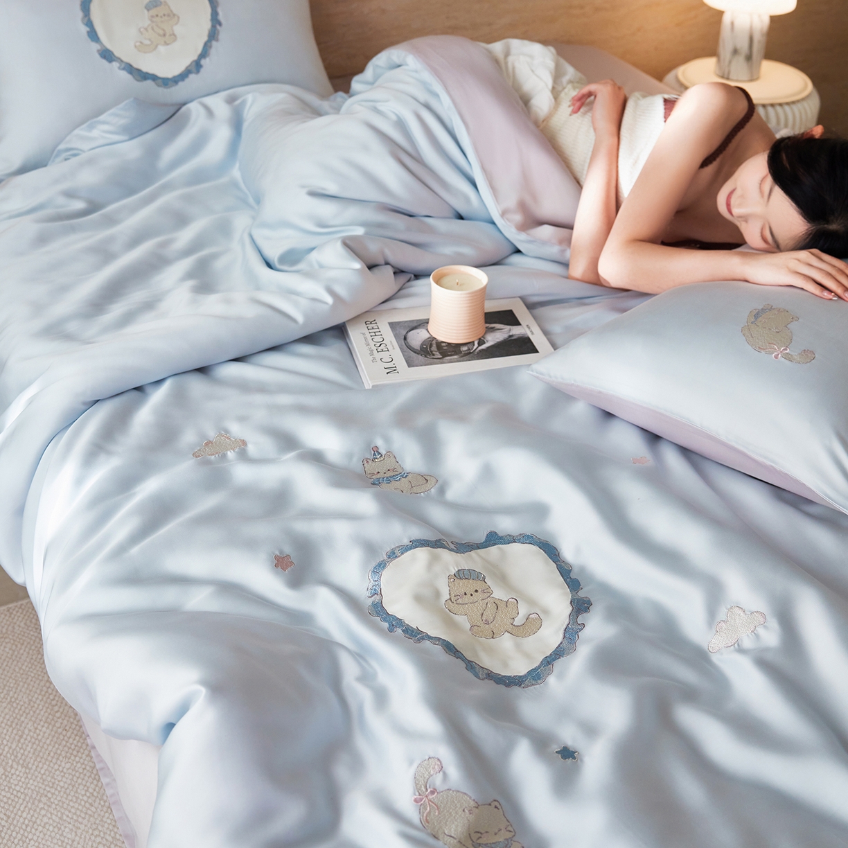 91家纺网 家纺一手货源 找家纺 风向标家纺 2026新款兰精天丝绣花四件套-萌宠系列 蓝心喵语