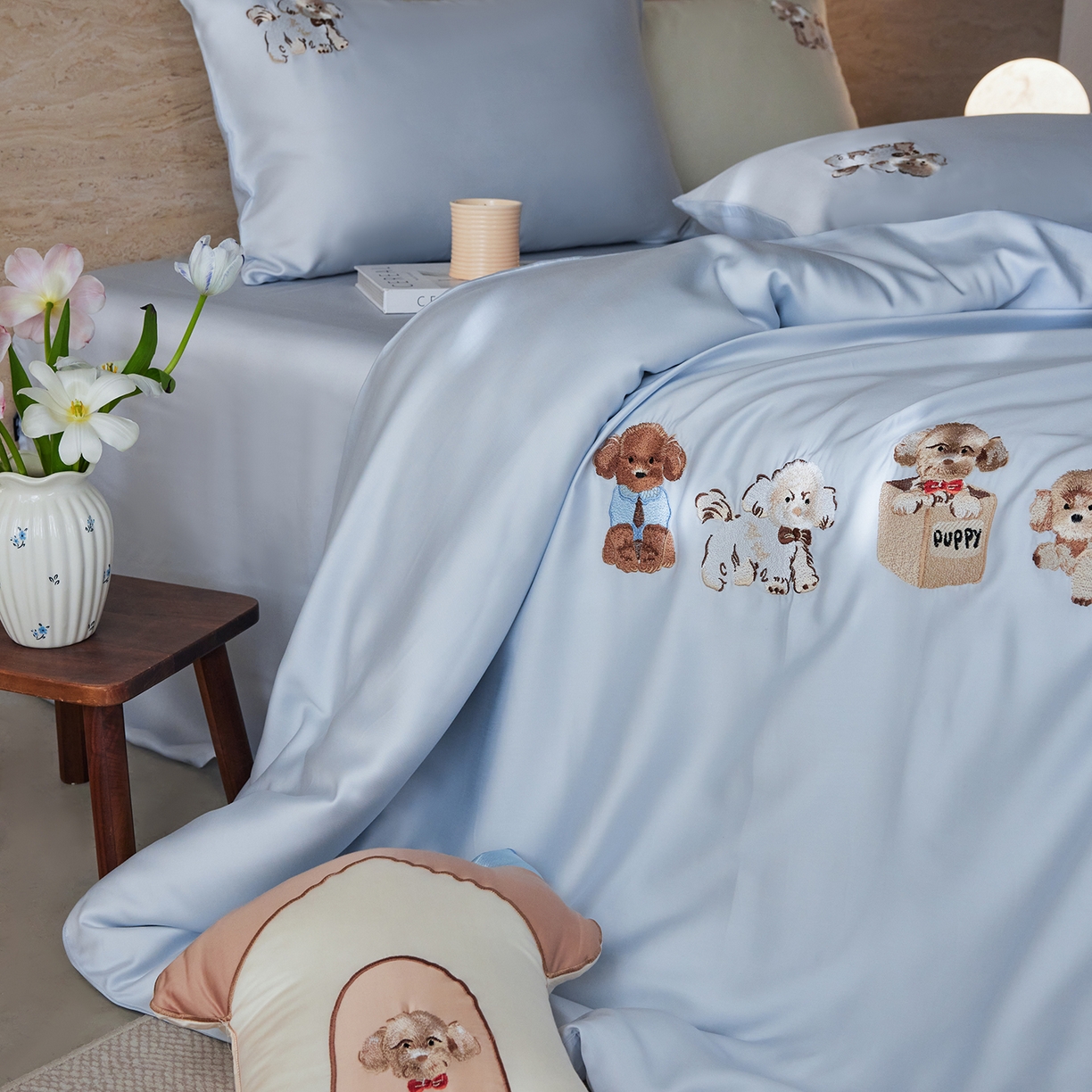 91家纺网 家纺一手货源 找家纺 风向标家纺 2026新款兰精天丝绣花四件套-萌宠系列 奶蓝汪团