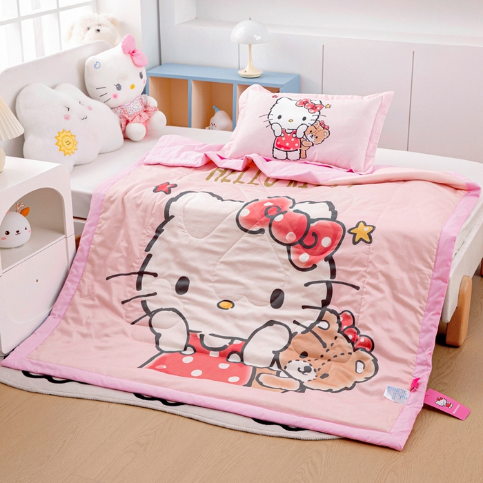 91家纺网 家纺一手货源 找家纺 乐秀家纺 2026新款三丽鸥大版全棉幼儿园空调被纯棉儿童夏凉被 小熊KT