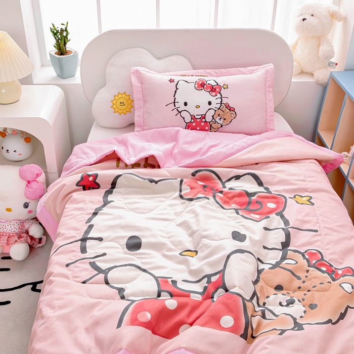 91家纺网 家纺一手货源 找家纺 乐秀家纺 2026新款三丽鸥大版全棉幼儿园空调被纯棉儿童夏凉被 小熊KT