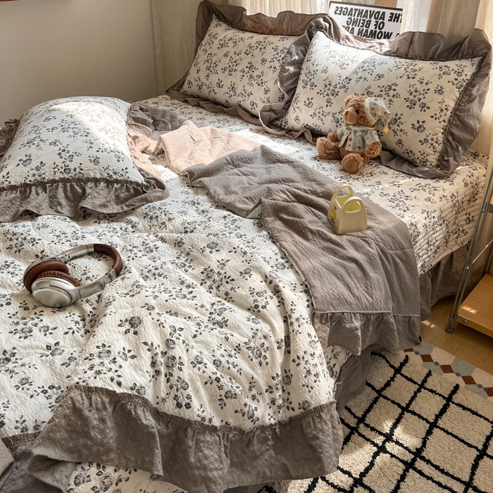 91家纺网 家纺一手货源 找家纺 梵希雅 2026新款床盖款花边夏被四件套 只闻花香