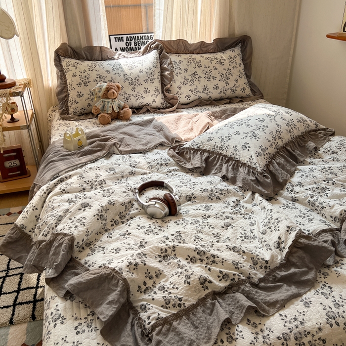 91家纺网 家纺一手货源 找家纺 梵希雅 2026新款床盖款花边夏被四件套 只闻花香