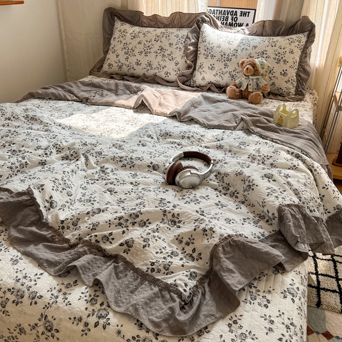 91家纺网 家纺一手货源 找家纺 梵希雅 2026新款床盖款花边夏被四件套 只闻花香