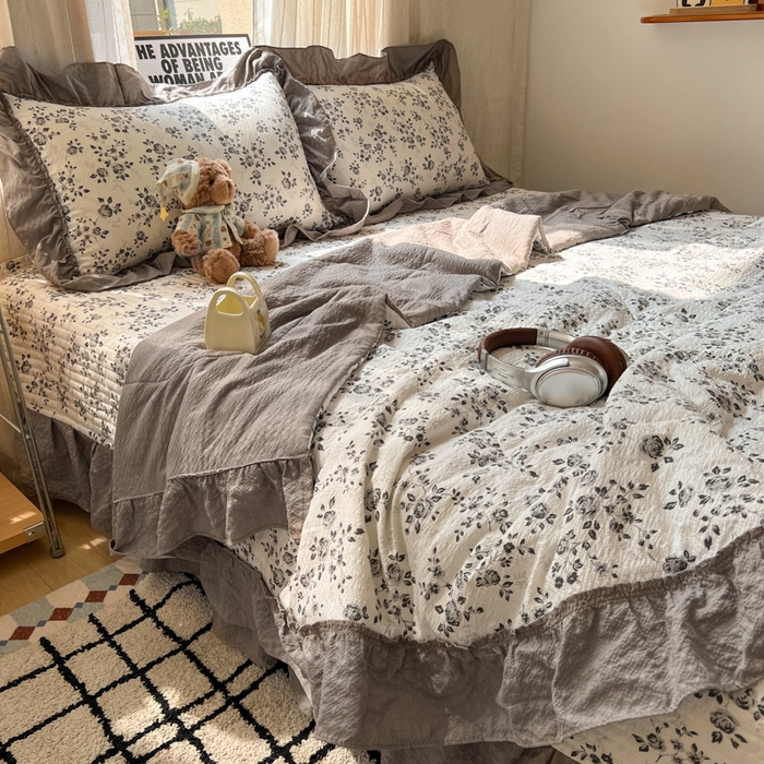 91家纺网 家纺一手货源 找家纺 梵希雅 2026新款床盖款花边夏被四件套 只闻花香