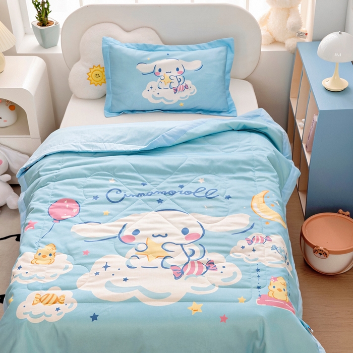 91家纺网 家纺一手货源 找家纺 乐秀家纺 2026新款三丽鸥大版全棉幼儿园空调被纯棉儿童夏凉被 云朵玉桂狗